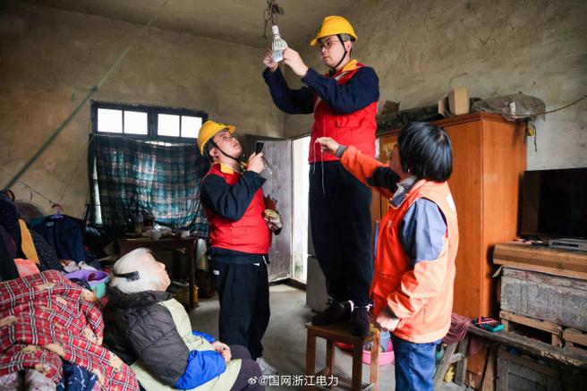 情暖孤寡老人，安全用電檢查與日用電器修理——港鎮教師新村在行動